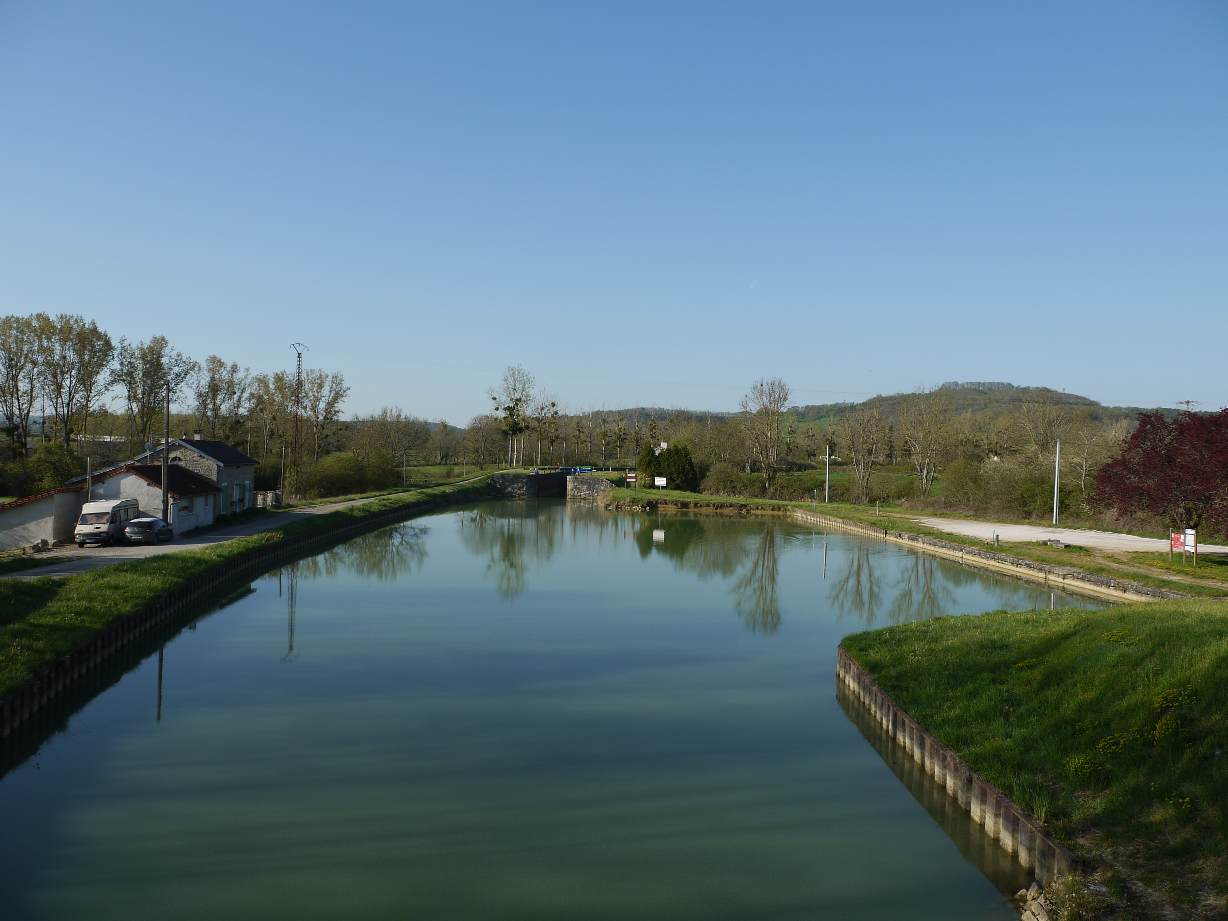 Près de port du canal