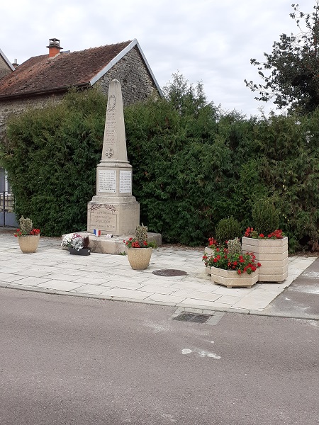 Monument place de la mairie