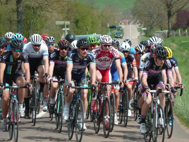 La course cycliste en souvenir de Dominique Hubert